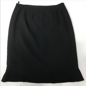 Le suit size 14 skirt